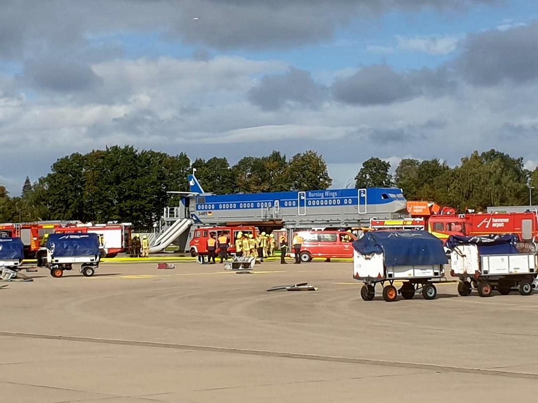 20250929 SEG bei Übung Flugplatz Hannover 02.jpeg