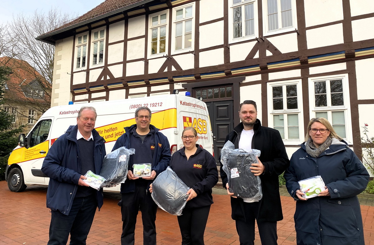 ASB spendiert Schlafsäcke und Hygienesets für Menschen ohne festen Wohnsitz
