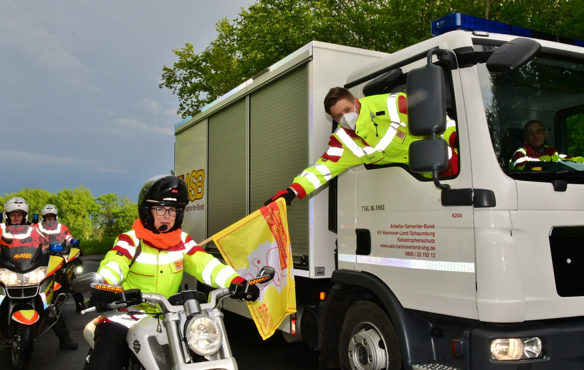 Bundesübungsflagge des ASB-Staffellaufs in Barsinghausen angekommen